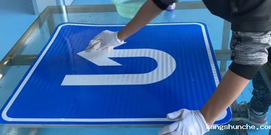 道路交通标志牌安装在道路上应要做到哪些要求？